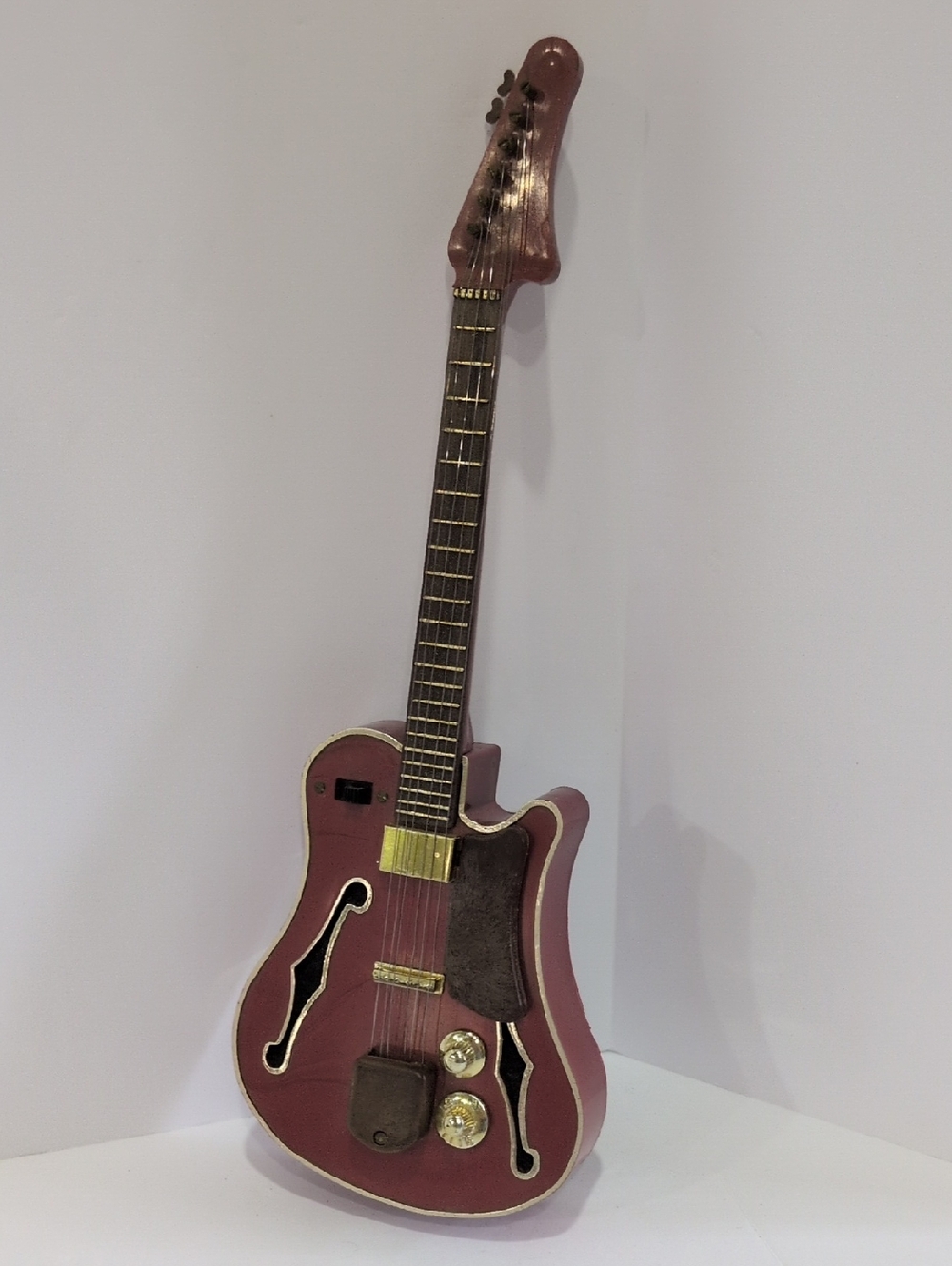 "The Picker" vintage 1970s novelty AM transistor radio shaped like a guitar